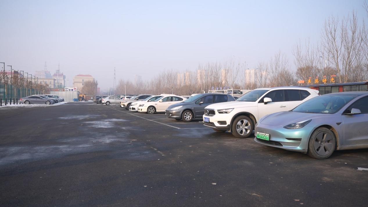 天津东丽区华新街的朋友们，平时停车是不是总像“特工”一样满街转？告诉大家个好消息