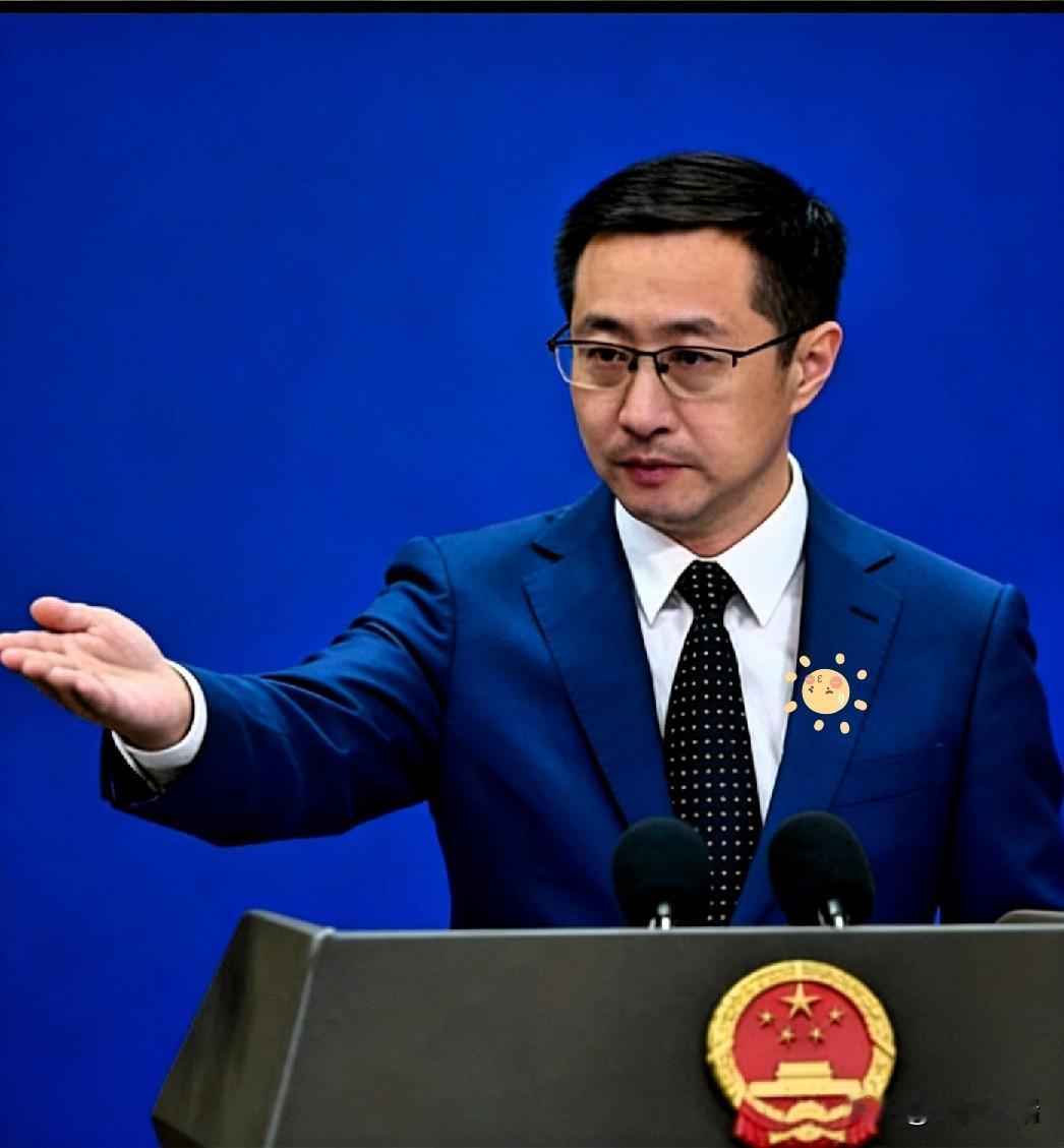 晚清那会儿，面对洋人的枪口，有人竟然选择掏钱买洋人的笑脸，这就是“跪族”的气质。