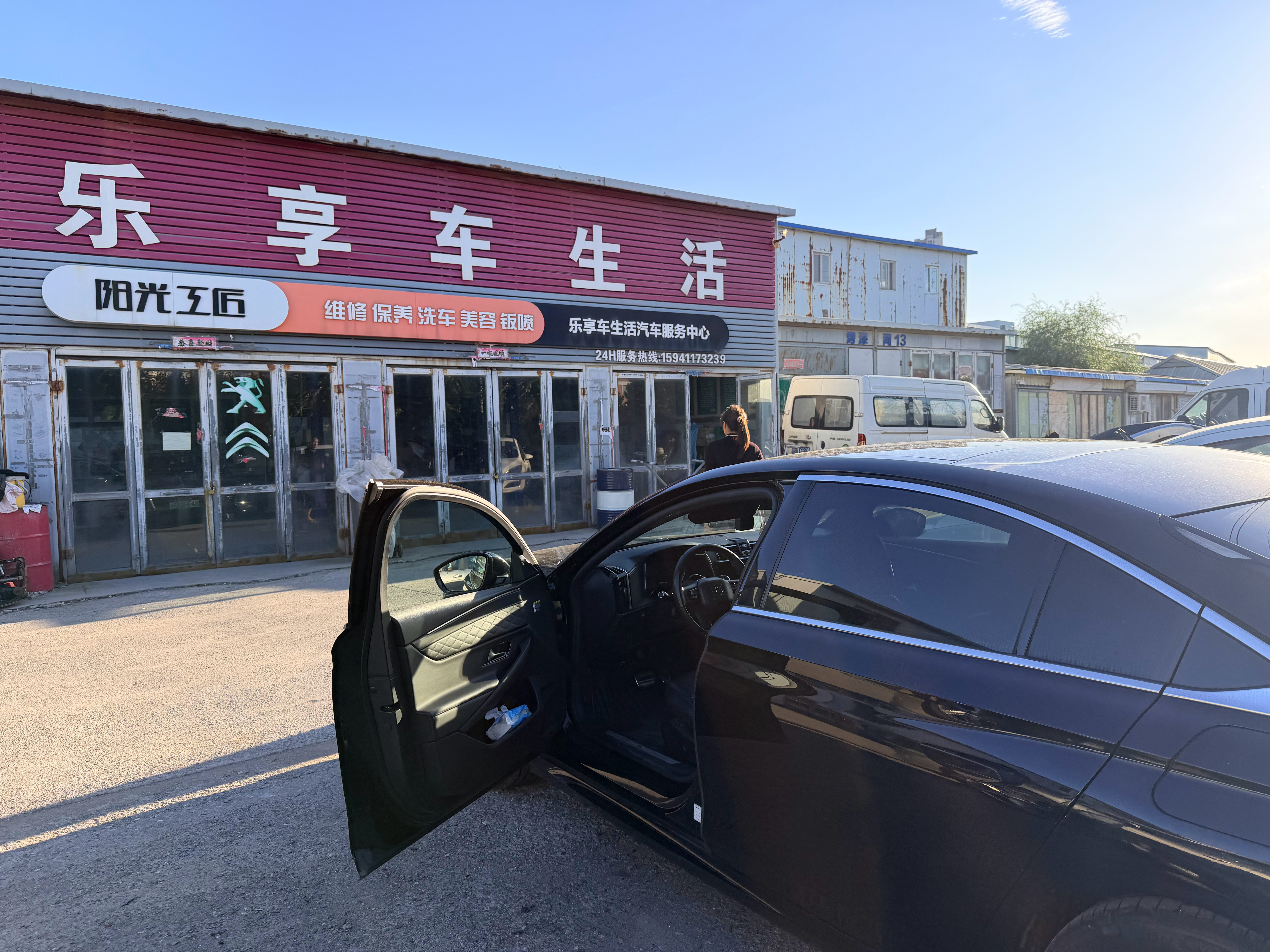 回程之前，在当地的法系专修，保养一下车子吧，也放心点[心]谁在钟情法系车 ​​​
