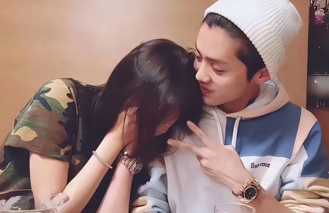 司晓迪发了好多男明星司晓迪疑似发鹿晗   我的天呀司晓迪发的真的假的？这不是鹿晗