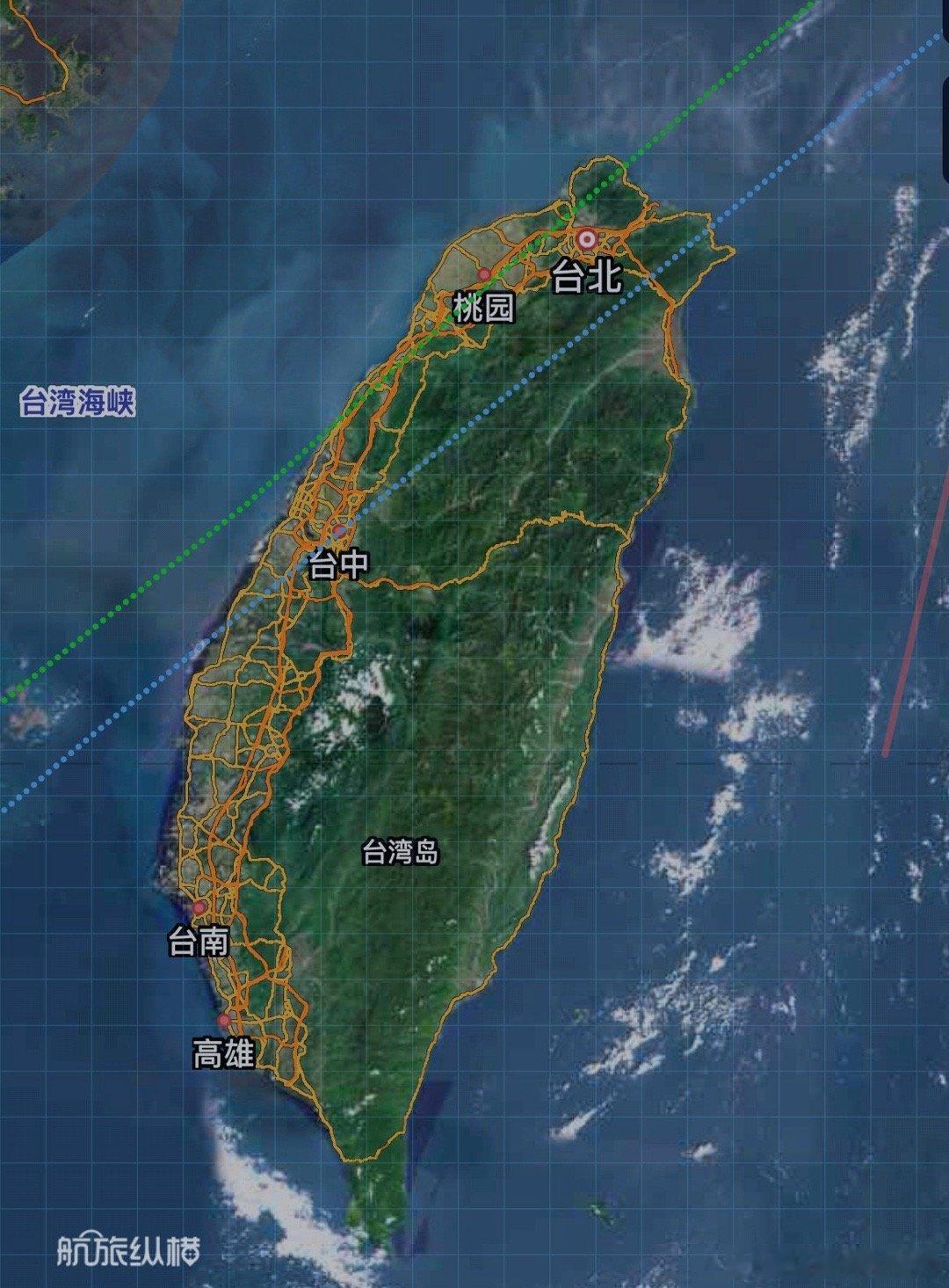 一会路过，暂时进不去，特地选了一个靠窗的，观赏一下。 