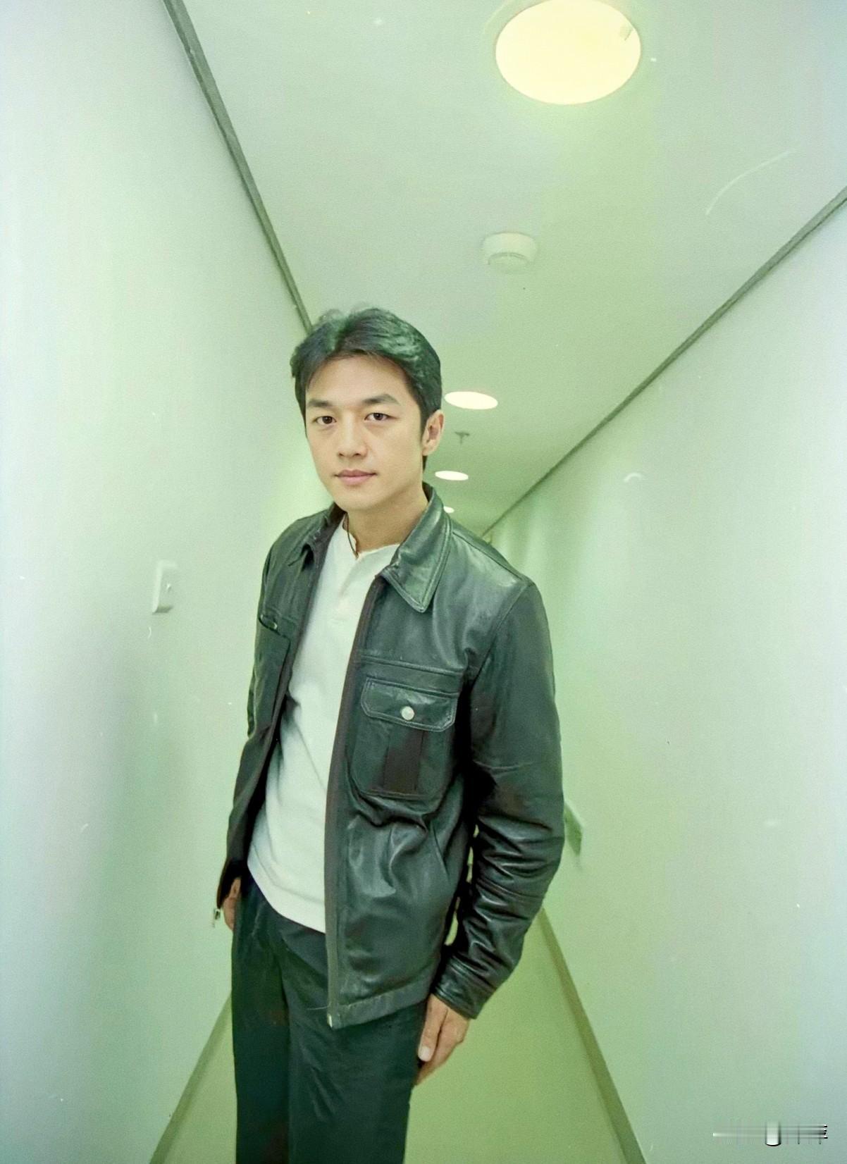 李亚鹏.