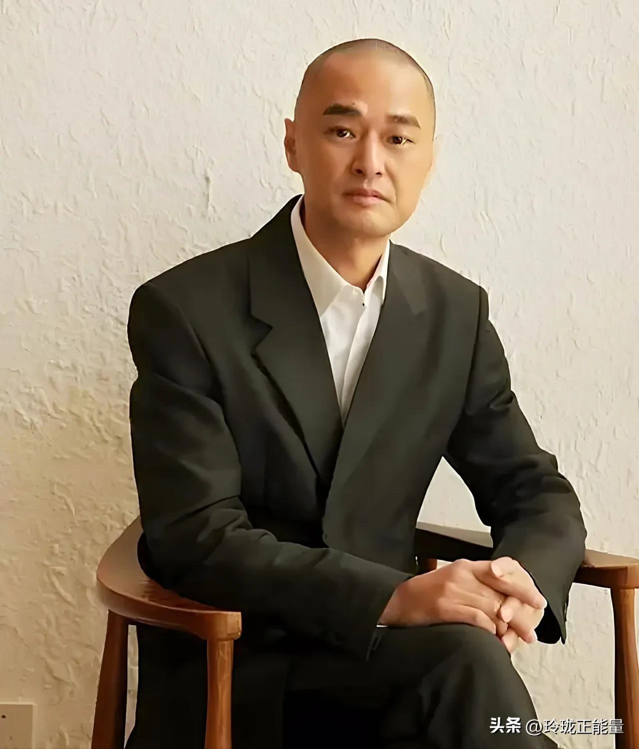 冯唐icon曾说：“记住一个任何人不敢惹你的社会潜规则，一个人真正的威慑力，从来