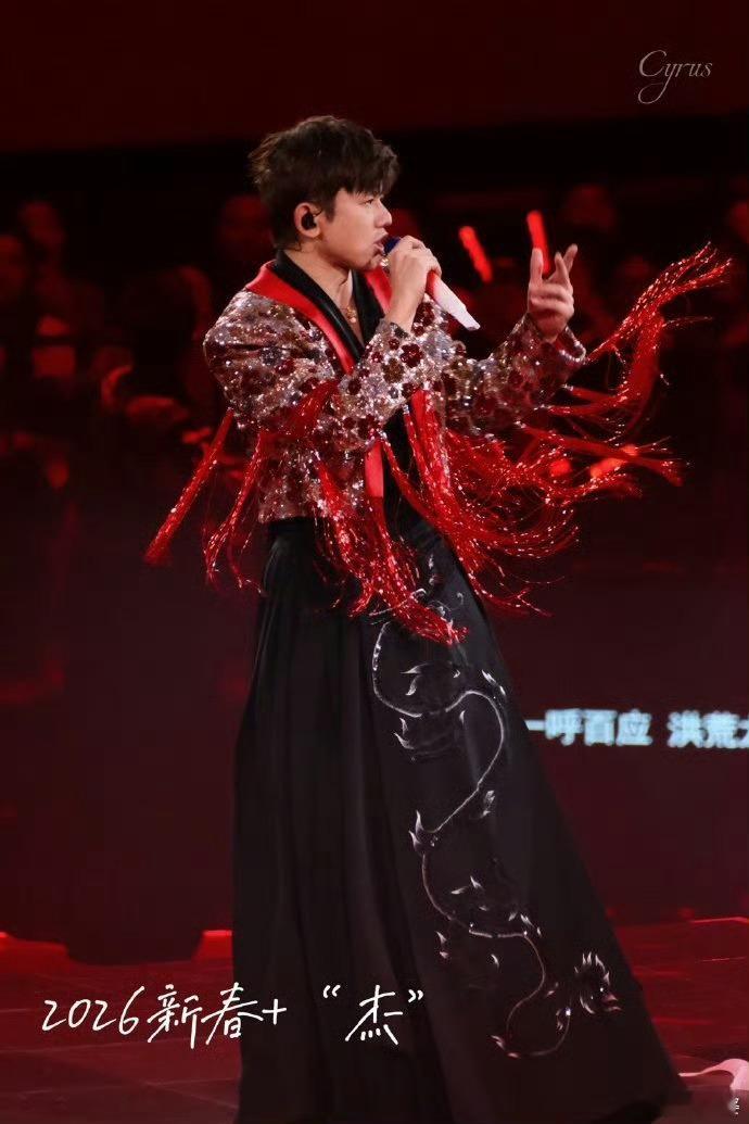 张杰新春演唱会是一部连续剧  被张杰成都新春演唱会狠狠拿捏了!9场演出如同新春限