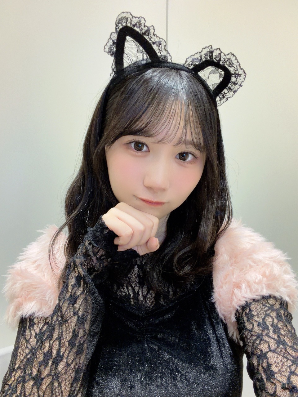 藤嶌果歩「この前のミーグリでは猫ちゃんになりました。猫先輩から譲り受けた品物です