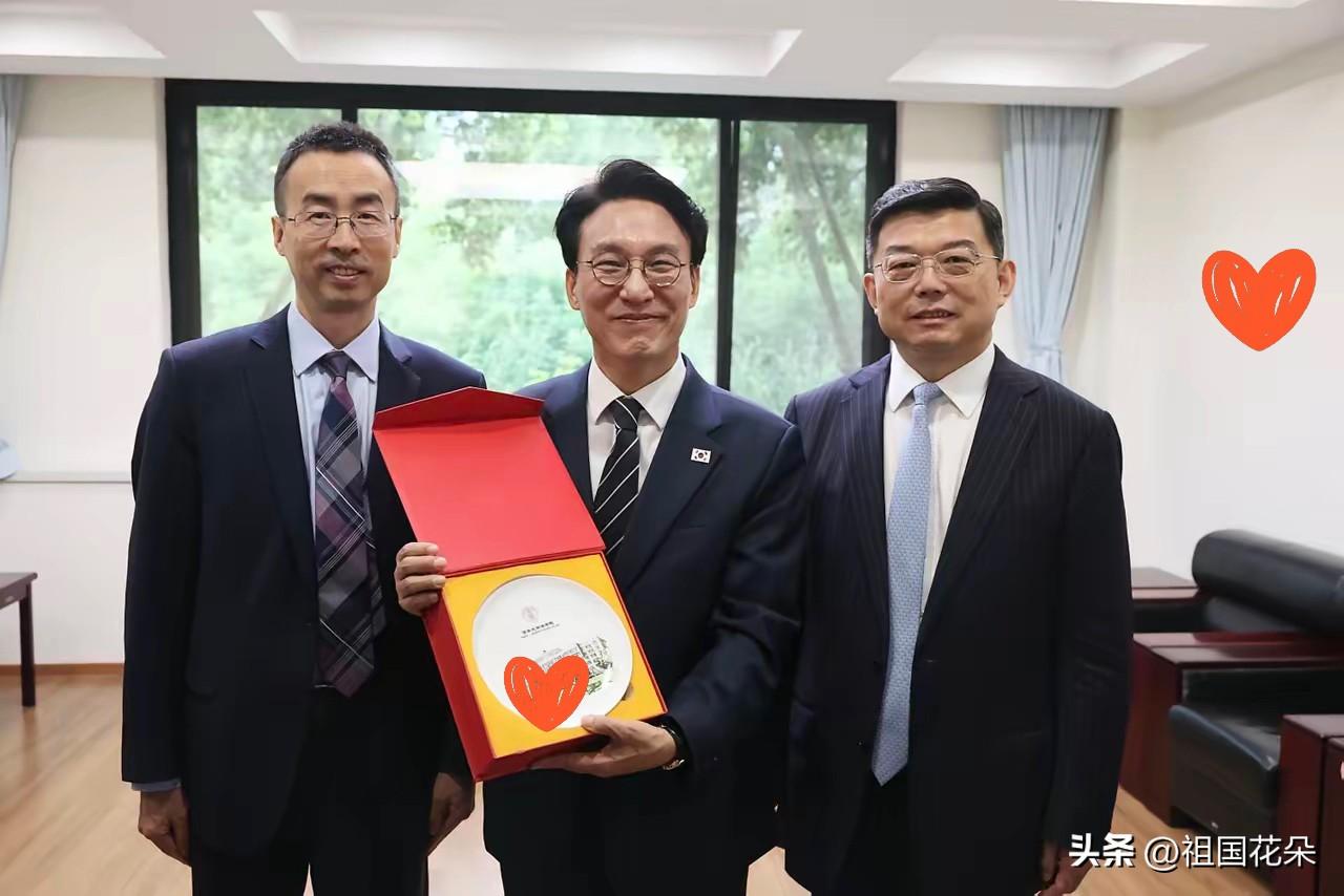 留学纽带藏外交深意，韩总理清华情缘撕开交流本质
6月23号，韩国总理金民锡访华并