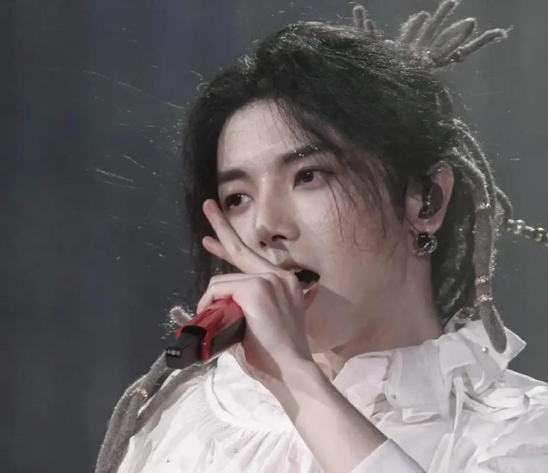 #华晨宇的音乐才华究竟有多高超？#华晨宇的音乐才华卓越非凡，他独具创意的旋律和深