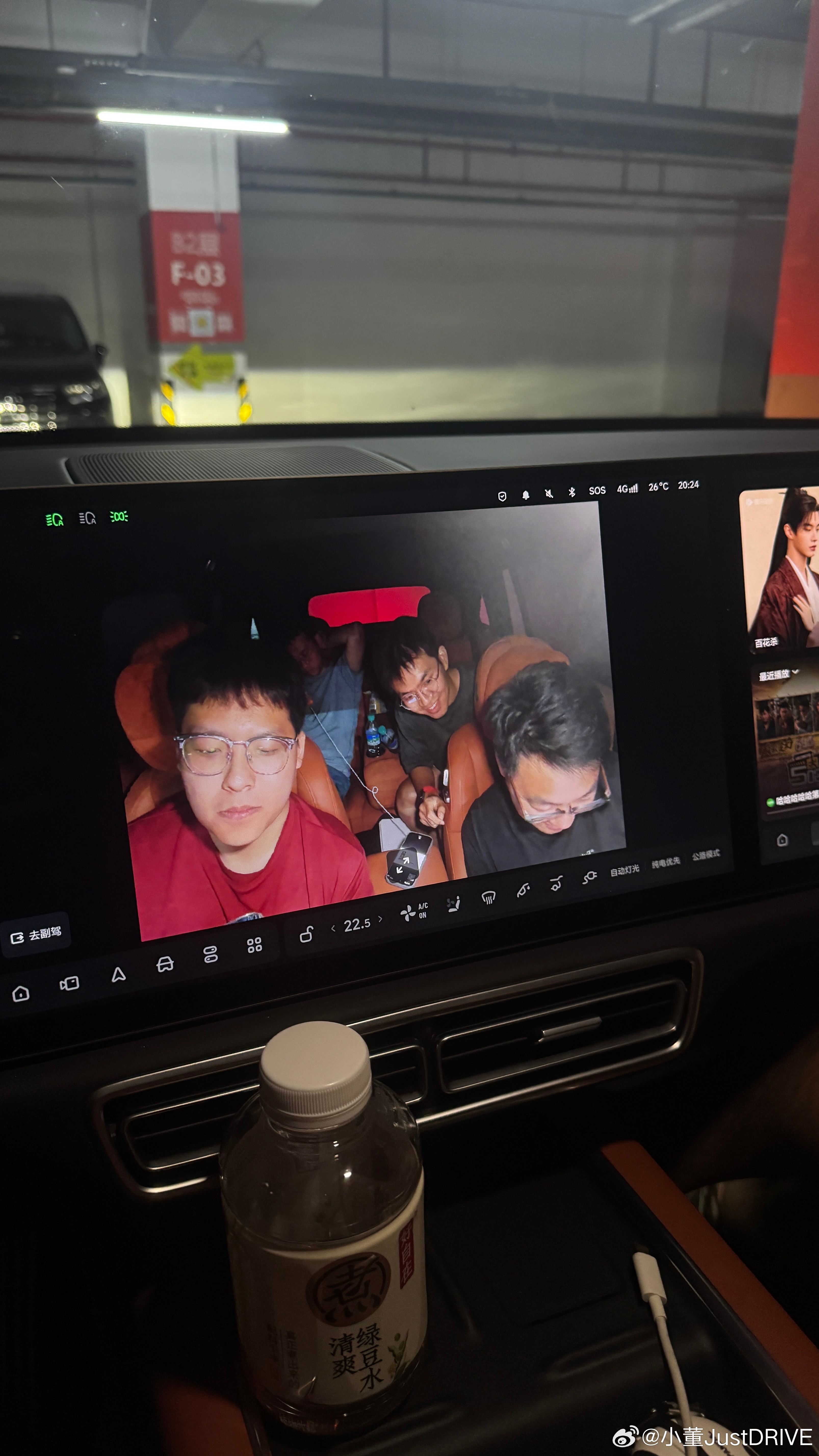 打开舱内后视，老师们都开始捋头发了这玩意儿比化妆镜好使我与汽车的日常