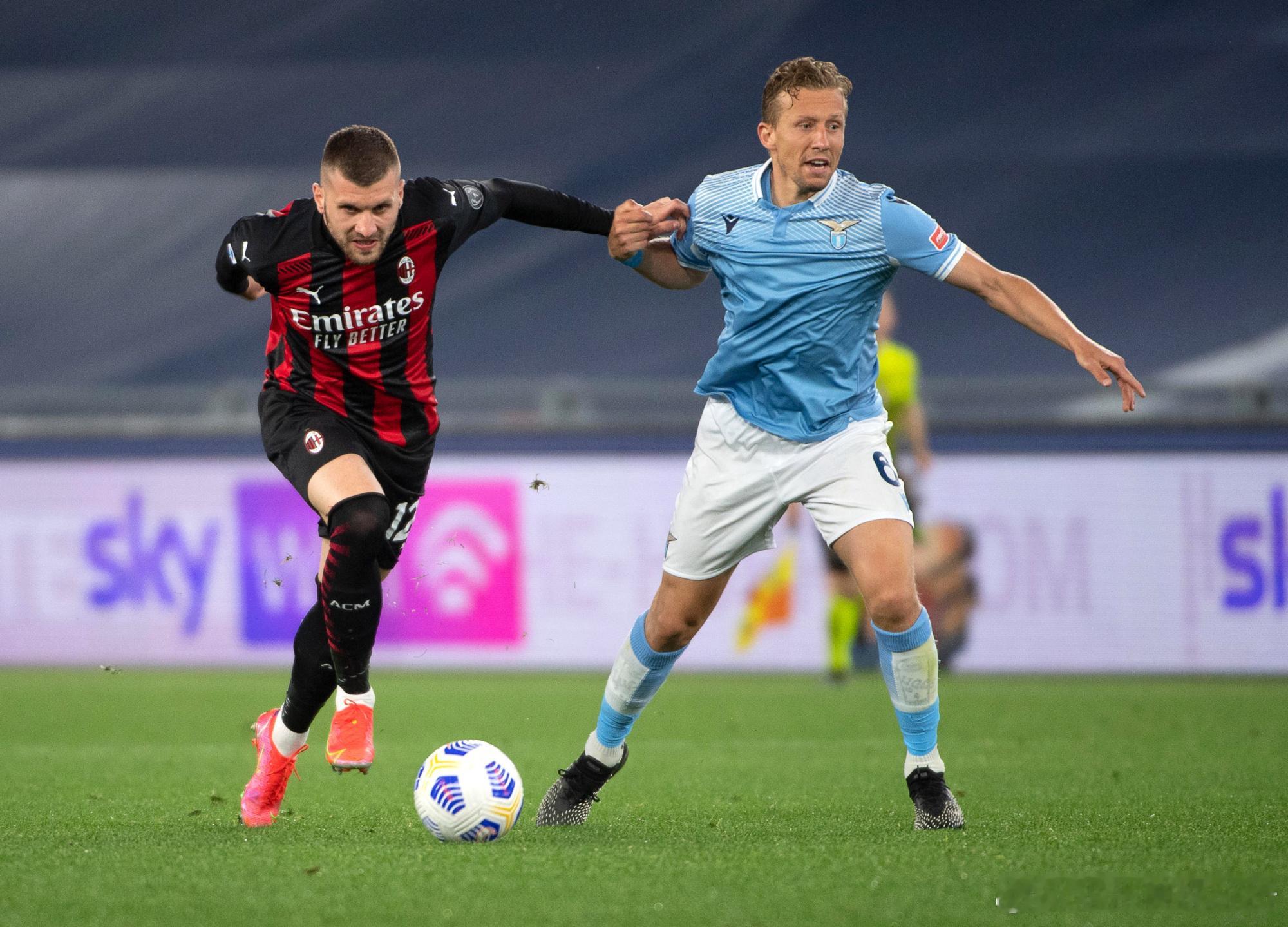 003 意大利杯 拉齐奥 VS AC米兰两队近10次交锋3胜4平3负平分秋色总交