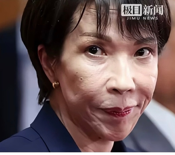 感觉她去哪里都想魅惑对方，还是那种“小女生”的姿态，这种人用中国的成语来说：【S