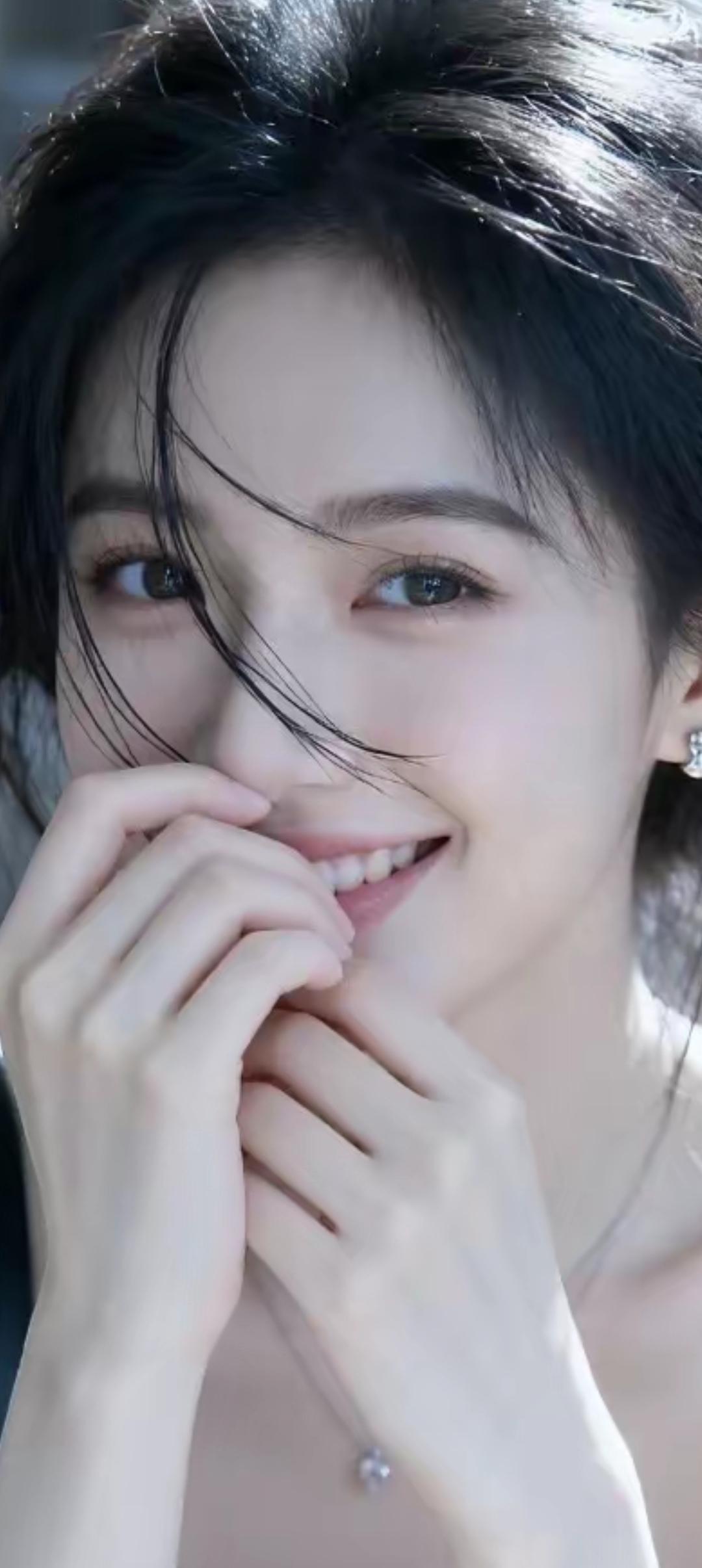 阳光下的微笑，温柔如水，岁月静好。