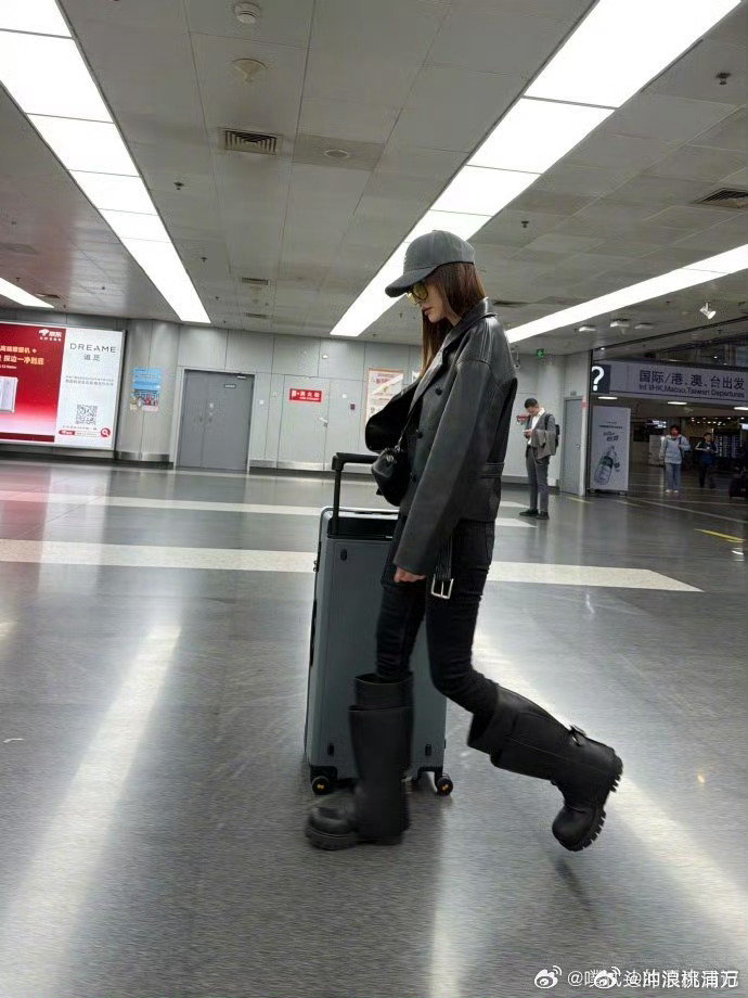 李小冉因上浪姐做噩梦 李小冉嘴上说着慌，心里却在拼命努力，连做噩梦都在练舞，这份