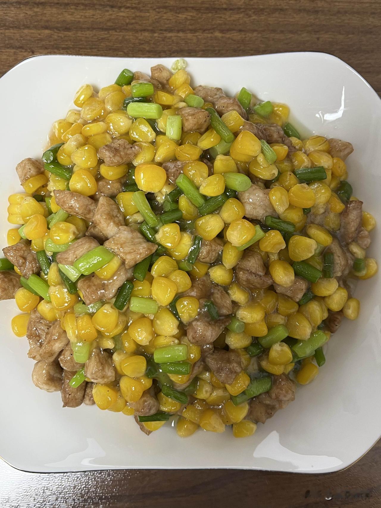 好友们晚上好！春安吉祥，晚餐香香！今天的晚餐：
蒜苔玉米炒肉丁
蒸鸡蛋羹
红薯窝