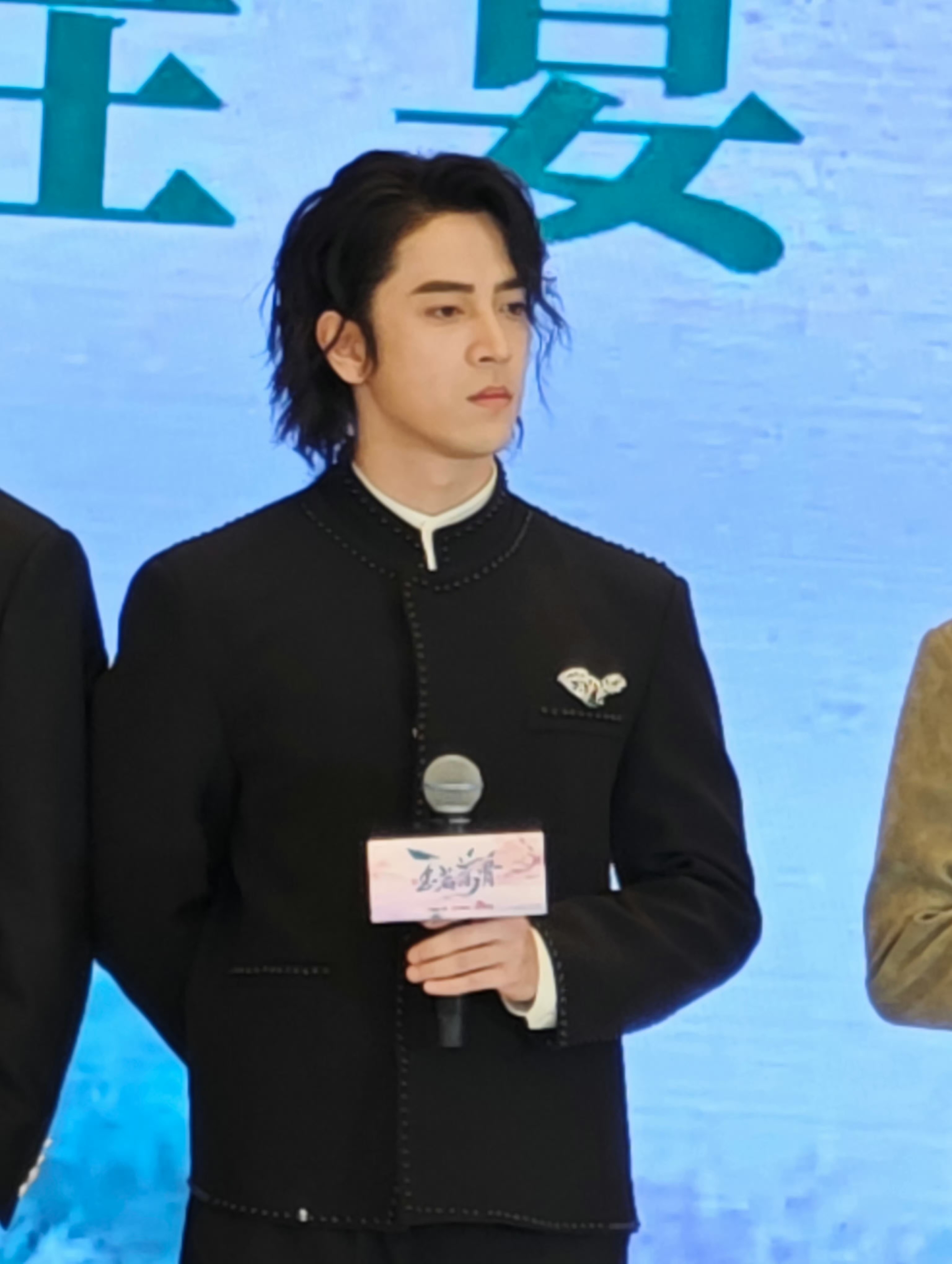 陈若轩 玉茗茶骨领嗑员陈若轩玉茗茶骨首映礼上全程演我嗑cp吧，看到男女主站一起互