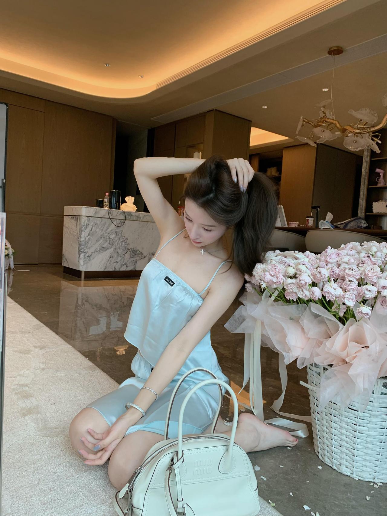 居家舒适穿搭~女生怎么穿搭会看上去很优雅 一眼沦陷的神级美图