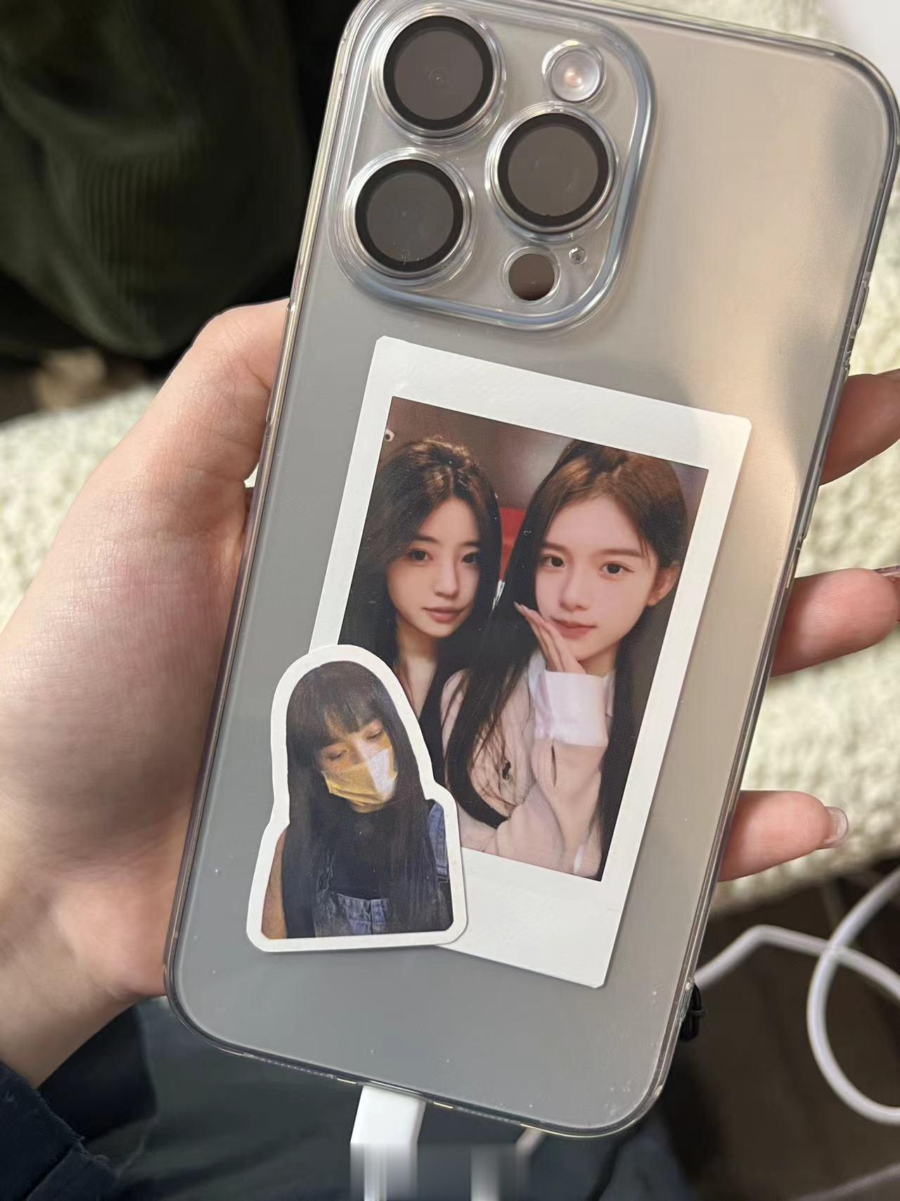 👩‍❤️‍💋‍👩 ​​​