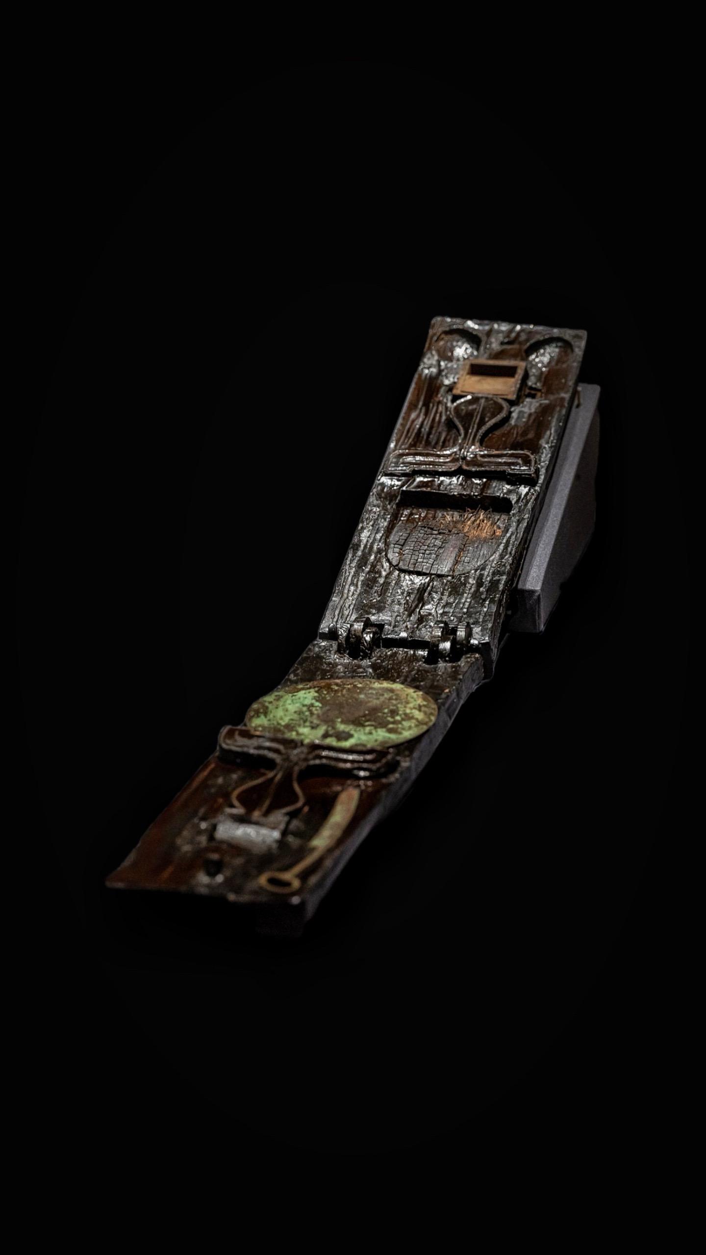 战国·彩绘漆木折叠梳妆盒。邹忌修八尺有余，而形貌昳丽 朝服衣冠，窥镜...