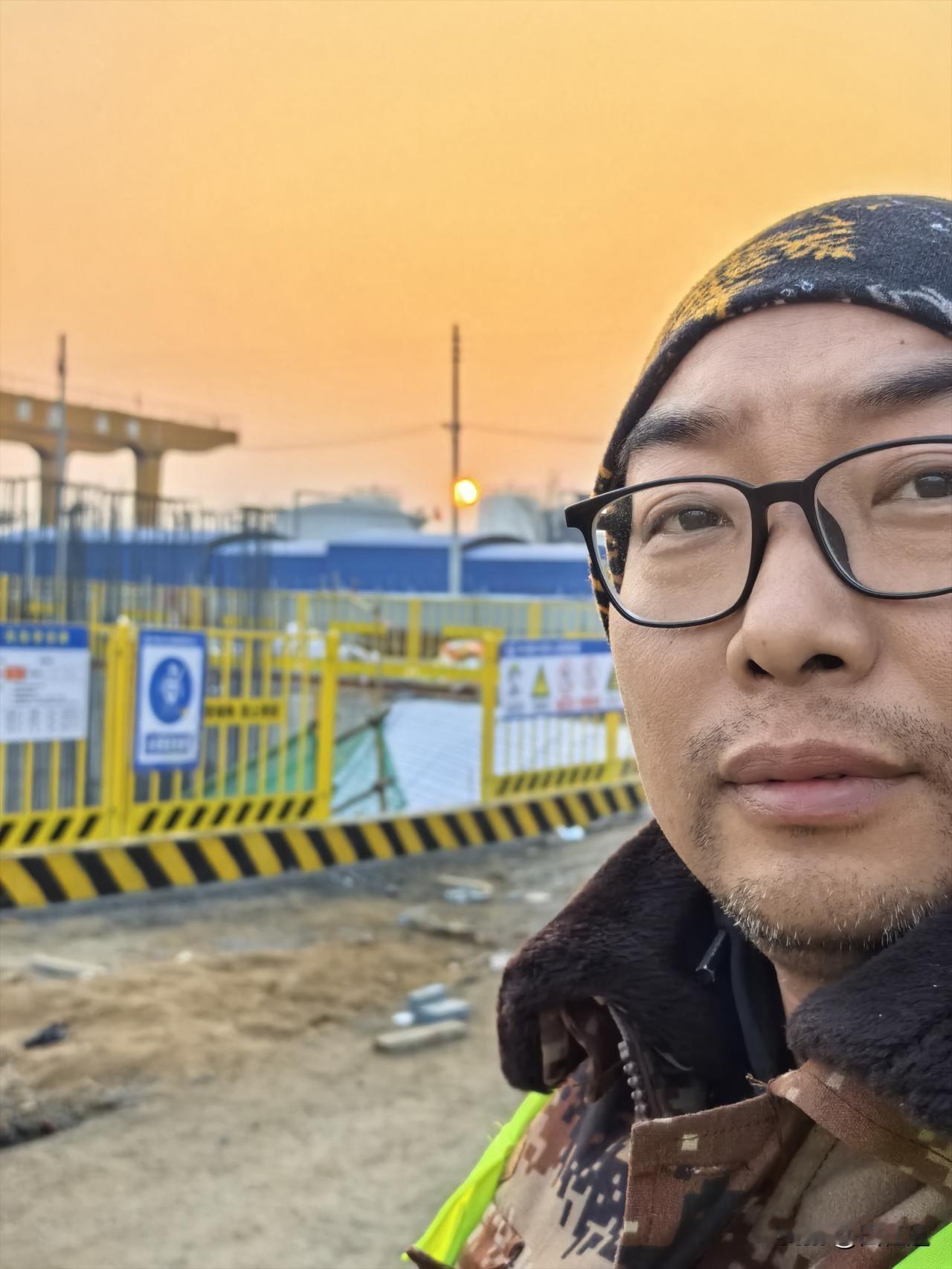 肺癌晚期苟活4年，重出江湖打工的第14天。

太阳落山了，又混过去一天。虽然是在