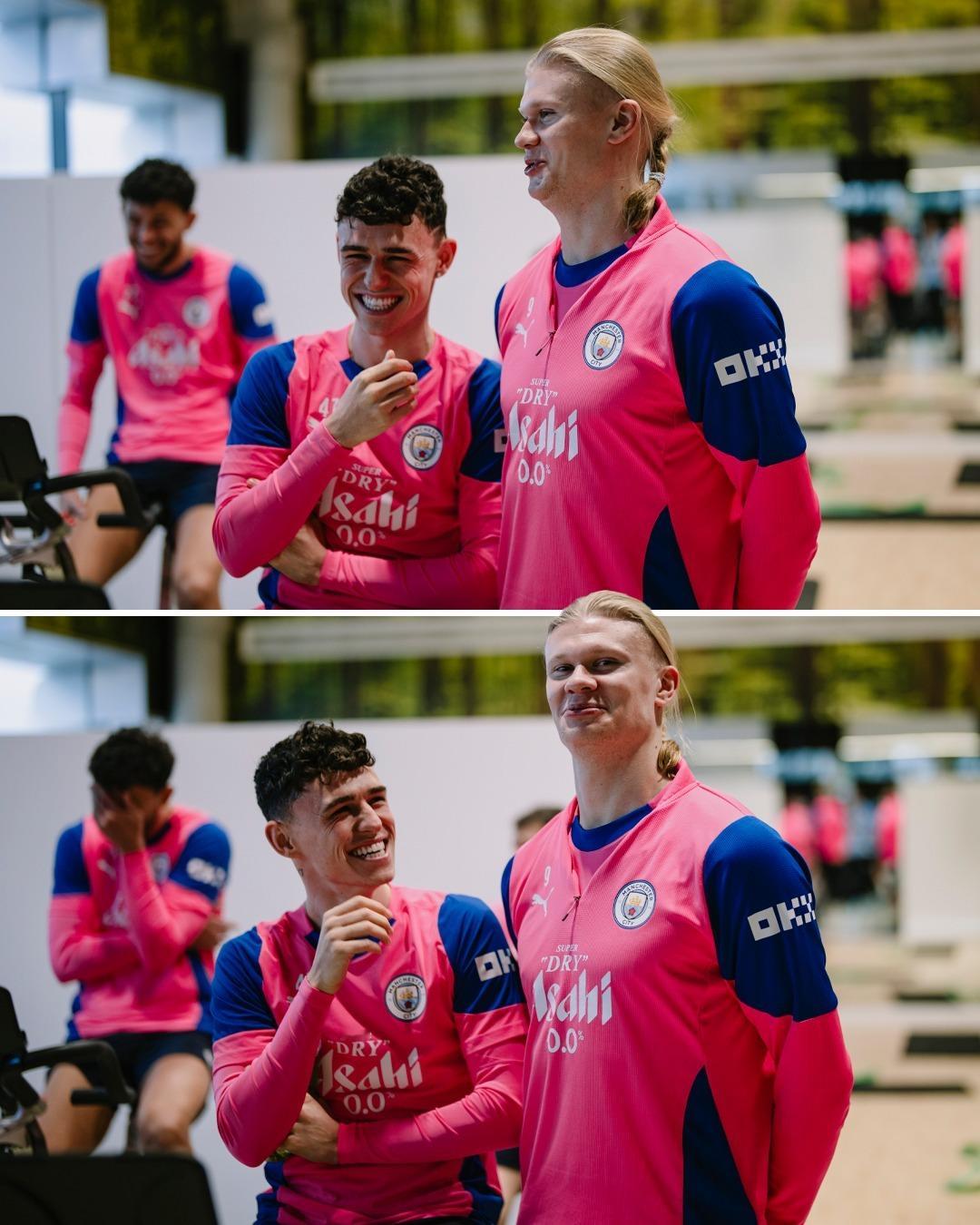 这俩人干啥呢咋这个表情啊