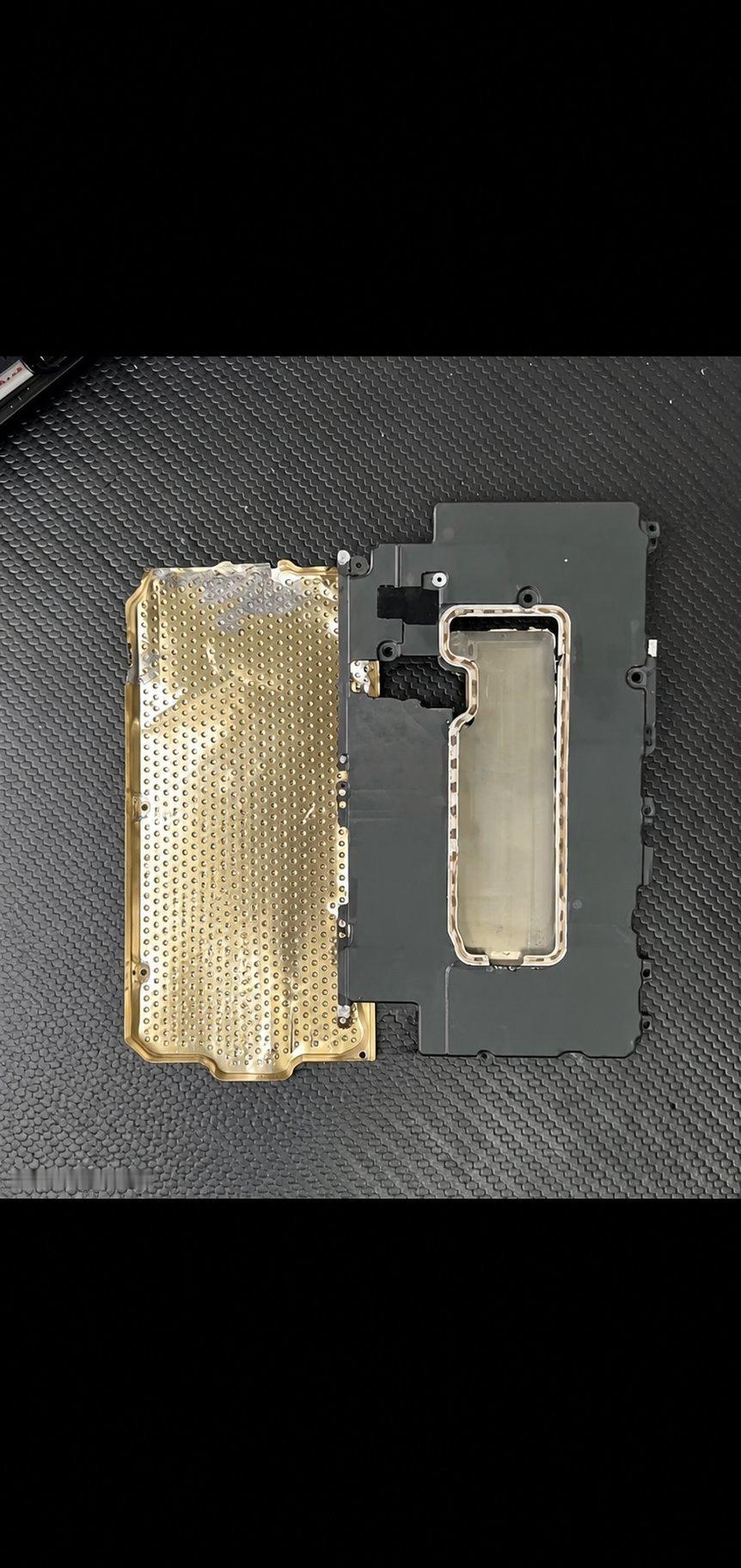 iPhone 18Pro Max 的散热铜片，这体积够大 