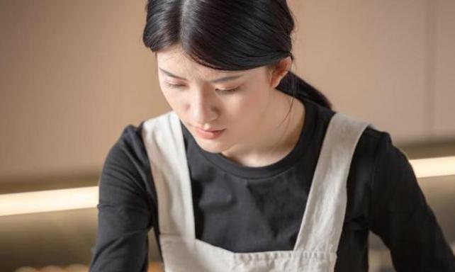 南京一保姆在照顾重度自闭症雇主期间怀孕，亲子鉴定直接实锤孩子属雇主亲生。起初家属