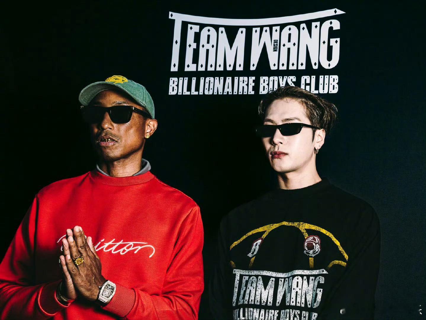 王嘉尔还有什么是你不会的吗唱跳俱佳还会创作，跨文化交流没在怕。印尼合作成佳话，印
