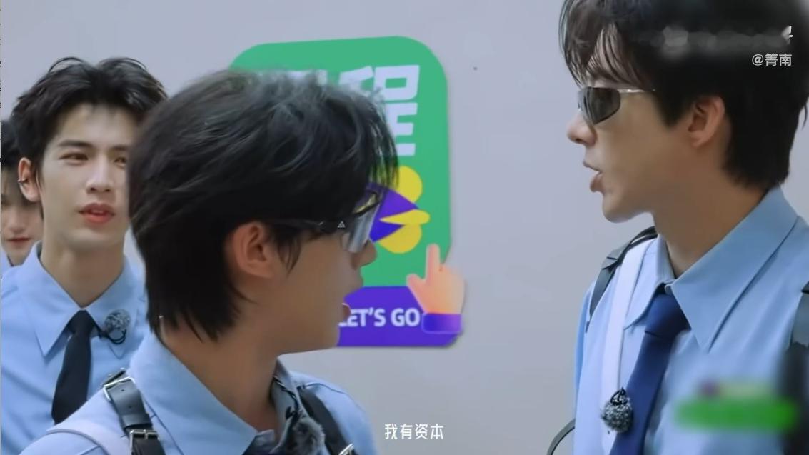 丁程鑫装凶狠一秒破功翻看这段片段总能驱散坏心情，小丁刻意端起冷峻气场，放出狠话后
