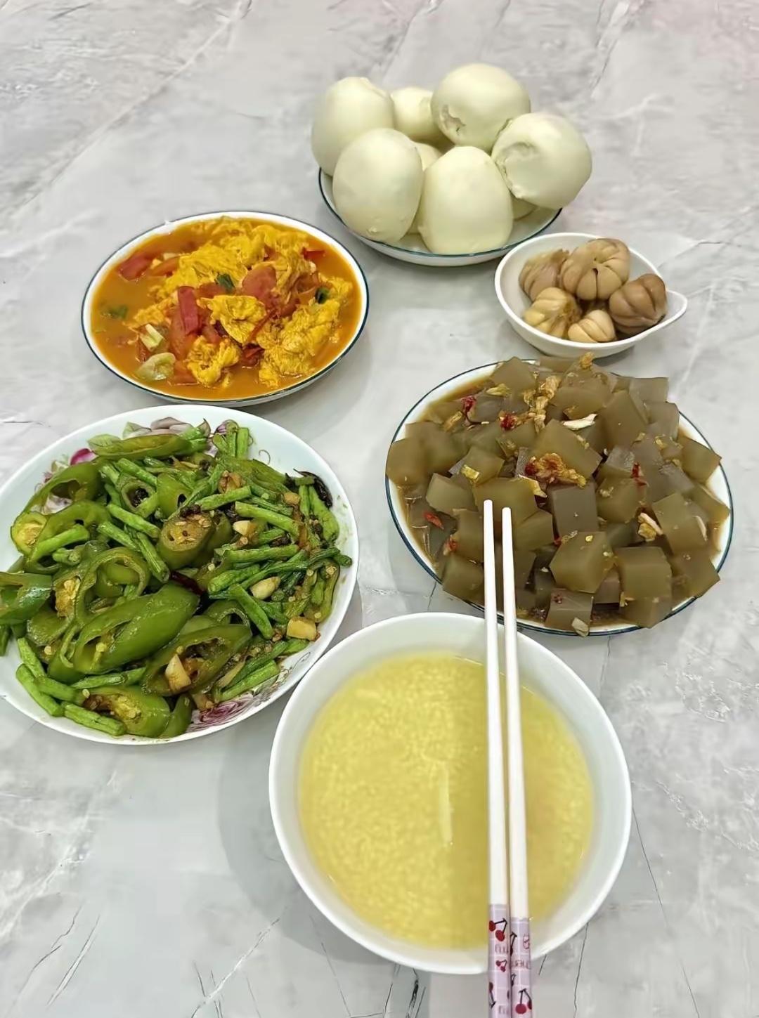 羡慕这样简单的家庭早饭，满满的幸福感爆棚