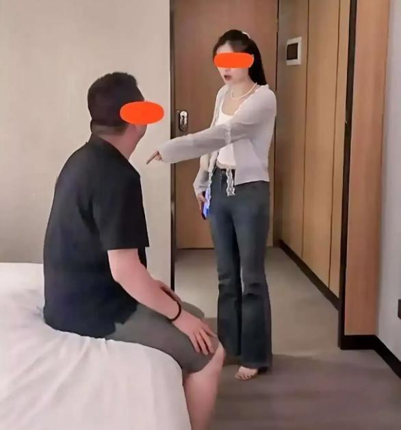 湖南，一小伙带女友入住酒店，发现没带避孕套，无奈之下，他只能花15元用了酒店房间