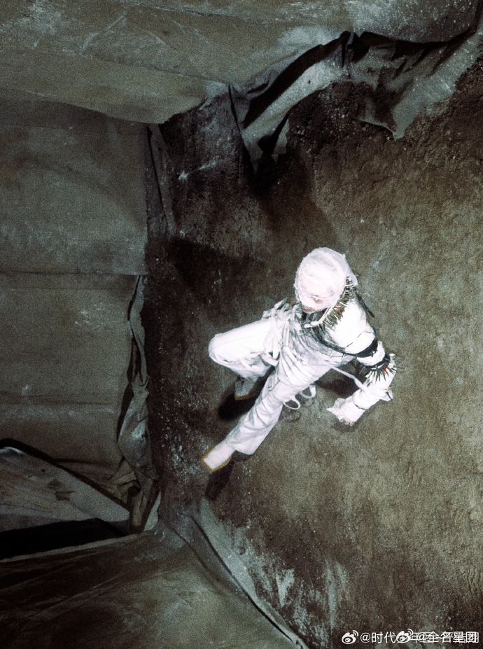 严浩翔全新概念照、严浩翔SM2新概念照严浩翔SM2新概念照新鲜上线！绷带造型独特