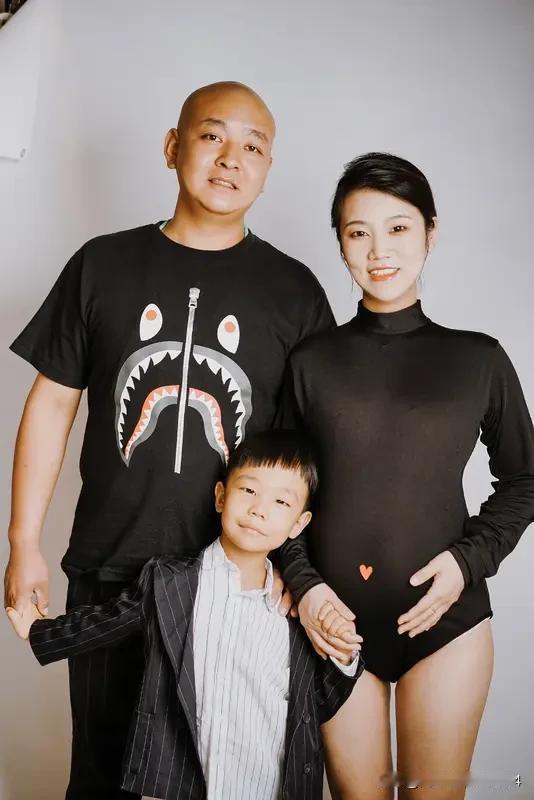 照顾得细致入微，真贴心！//@丽姨:我每次看到大静，我很感动，老公儿子祝全中国男