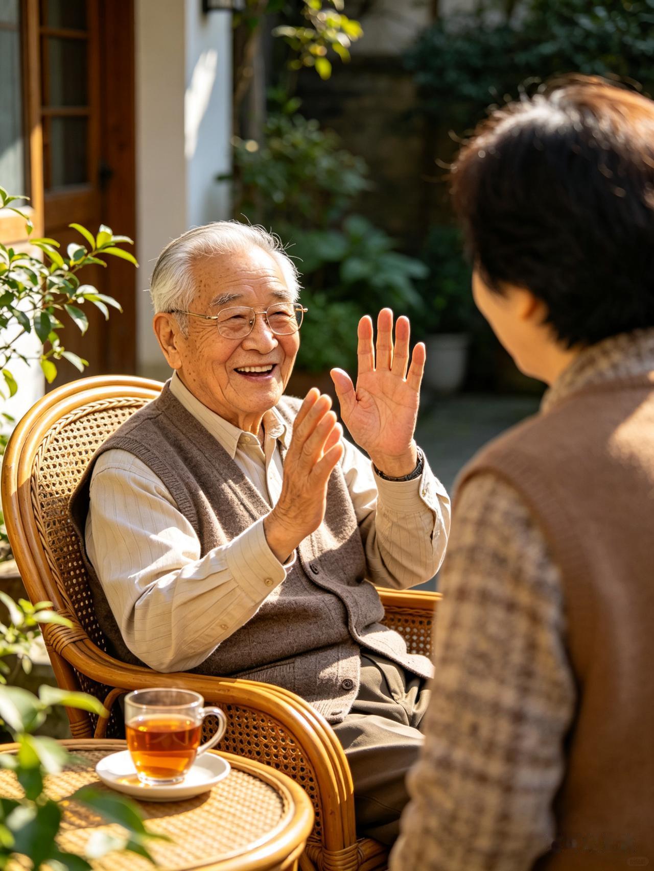 96岁老人的幸福秘诀：不谈生死，晚年活得像个孩子
 
小区里有位96岁的张爷爷，