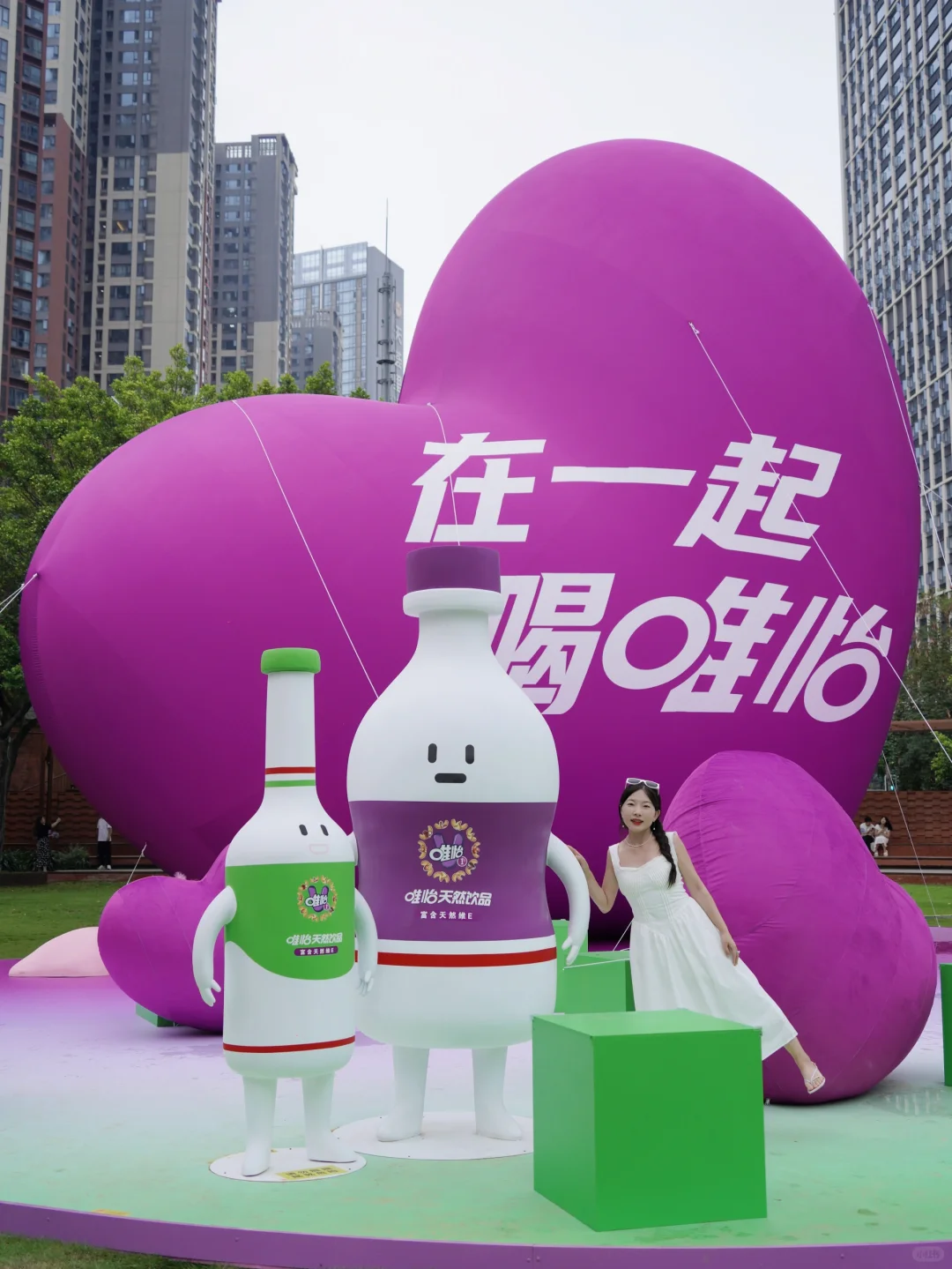成都人民接到通知了吗？巨大爱心❤装置闪现
