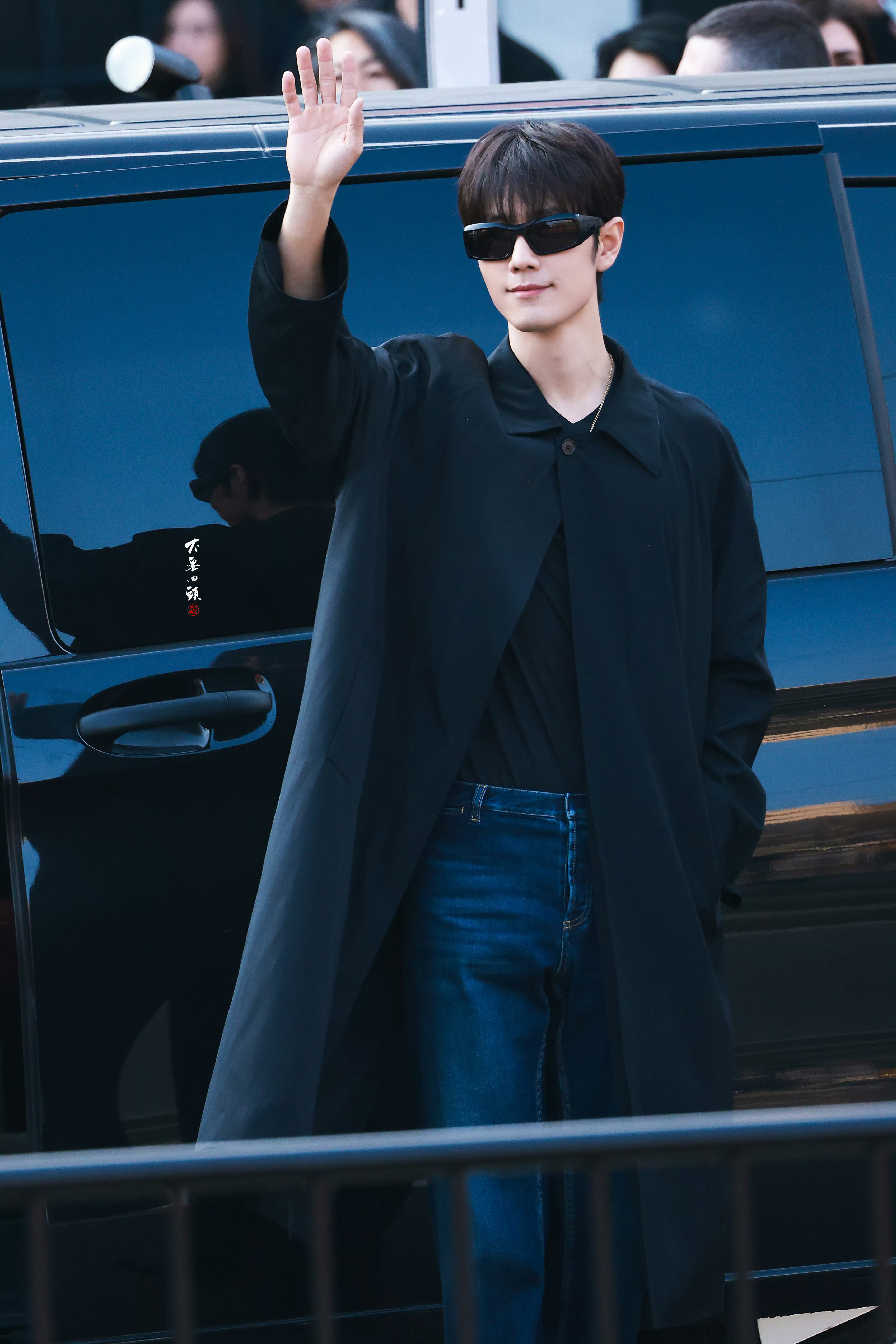 谁能懂肖战什么造型都能轻松驾驭顺毛战太可爱了就这样闪耀米兰肖战 顺产头