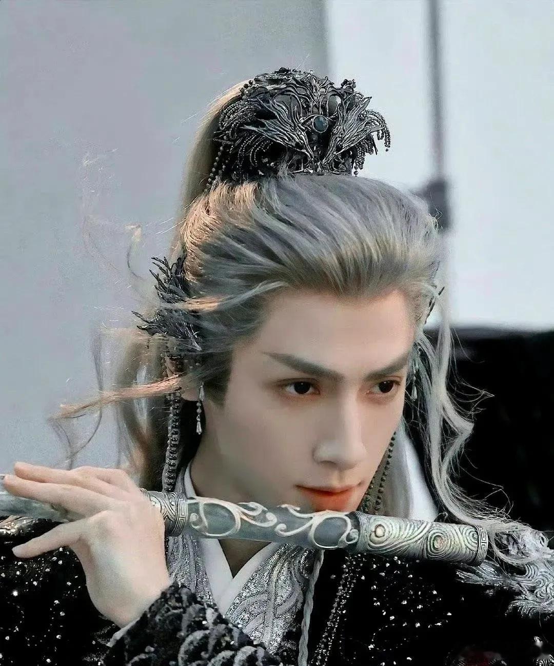 罗云熙《水龙吟》下证，暑期档开播！这部剧的妆造真的是最最最华丽的一部了，据说是横