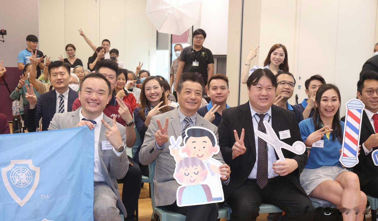 76岁石修分享冻龄秘诀　笑称凑孙运动量最大：叫声爷爷乜都得晒
石修今午（31日）