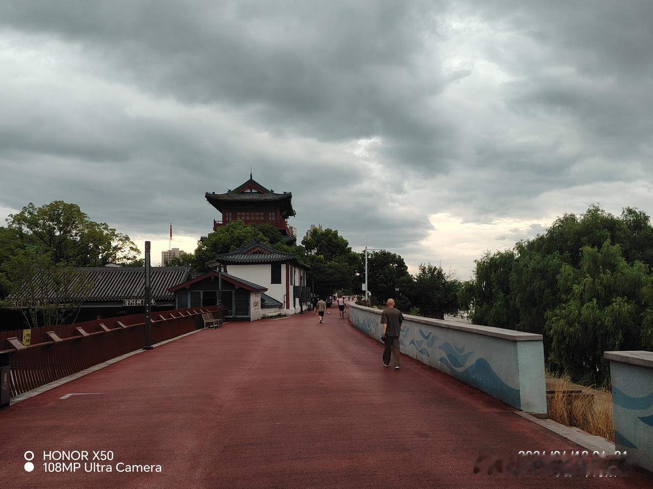 真心话茶局6月19日长江岸边晨练打卡