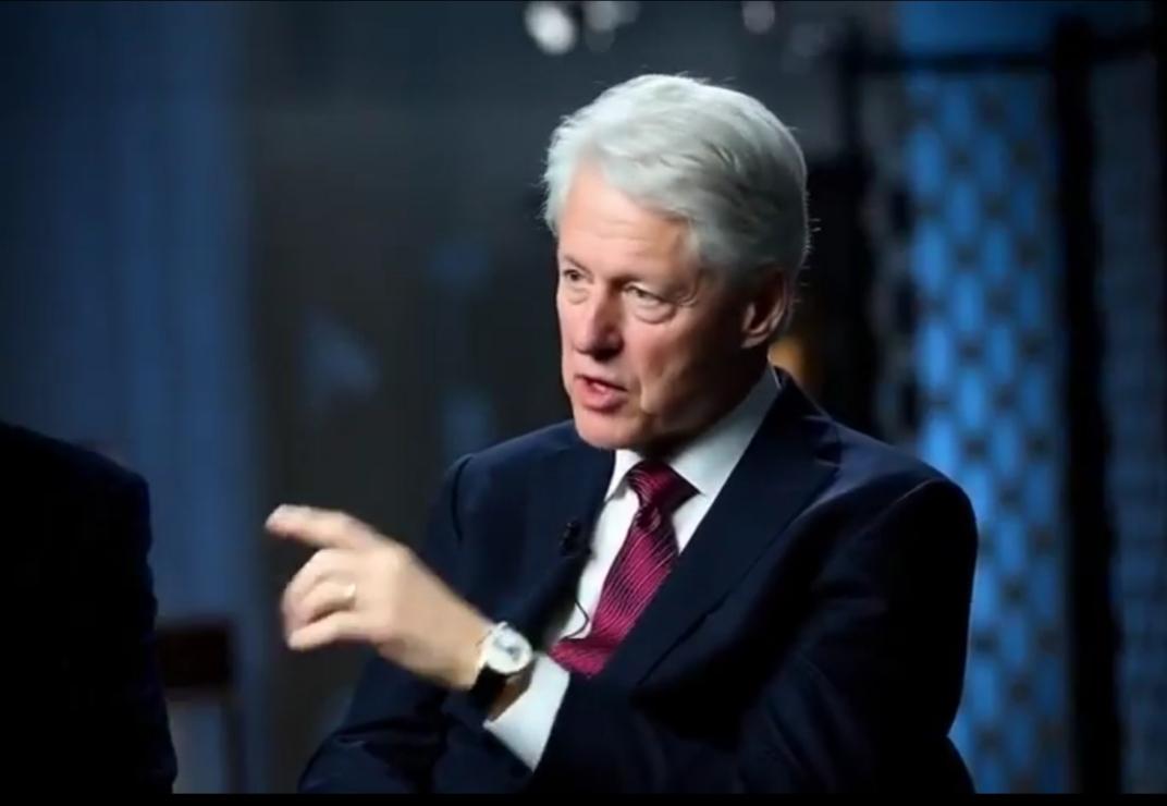 最近，美国前总绕克林顿发文表示“
这一生最后悔的决定就是让乌克兰销毁了核武器，才