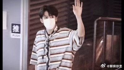 檀健次录制hi6深夜下班路透檀健次好六深夜下班这个萌啊你好星期六录完hi6深夜下