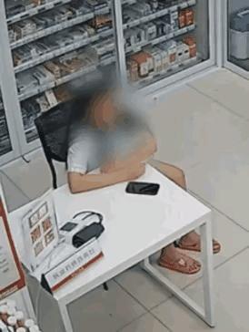 太暖心！女子药店随口求开药，药师一眼识破致命隐患，主动送医救下一条命
 
很多人
