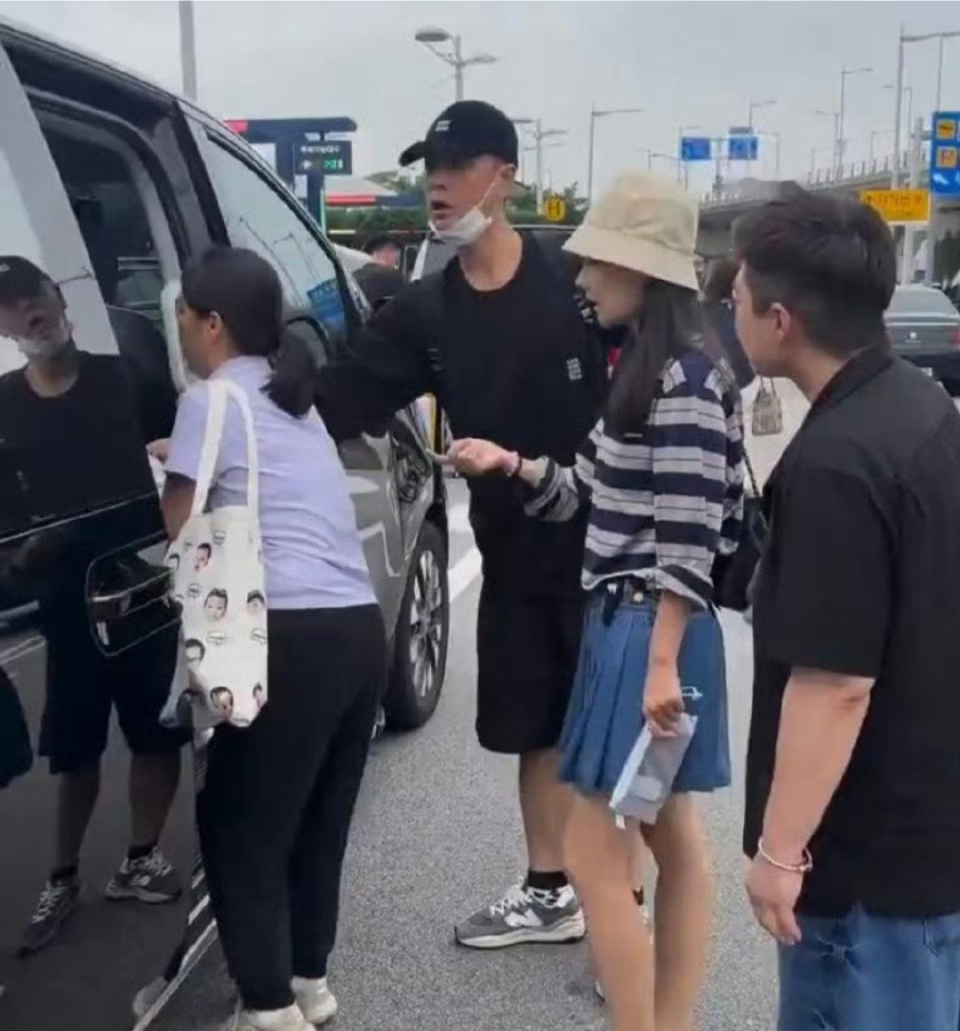 韩国偶遇任重孙骁骁一家天呐，他俩什么时候结婚有娃的[衰][衰][衰]孙骁骁之前老