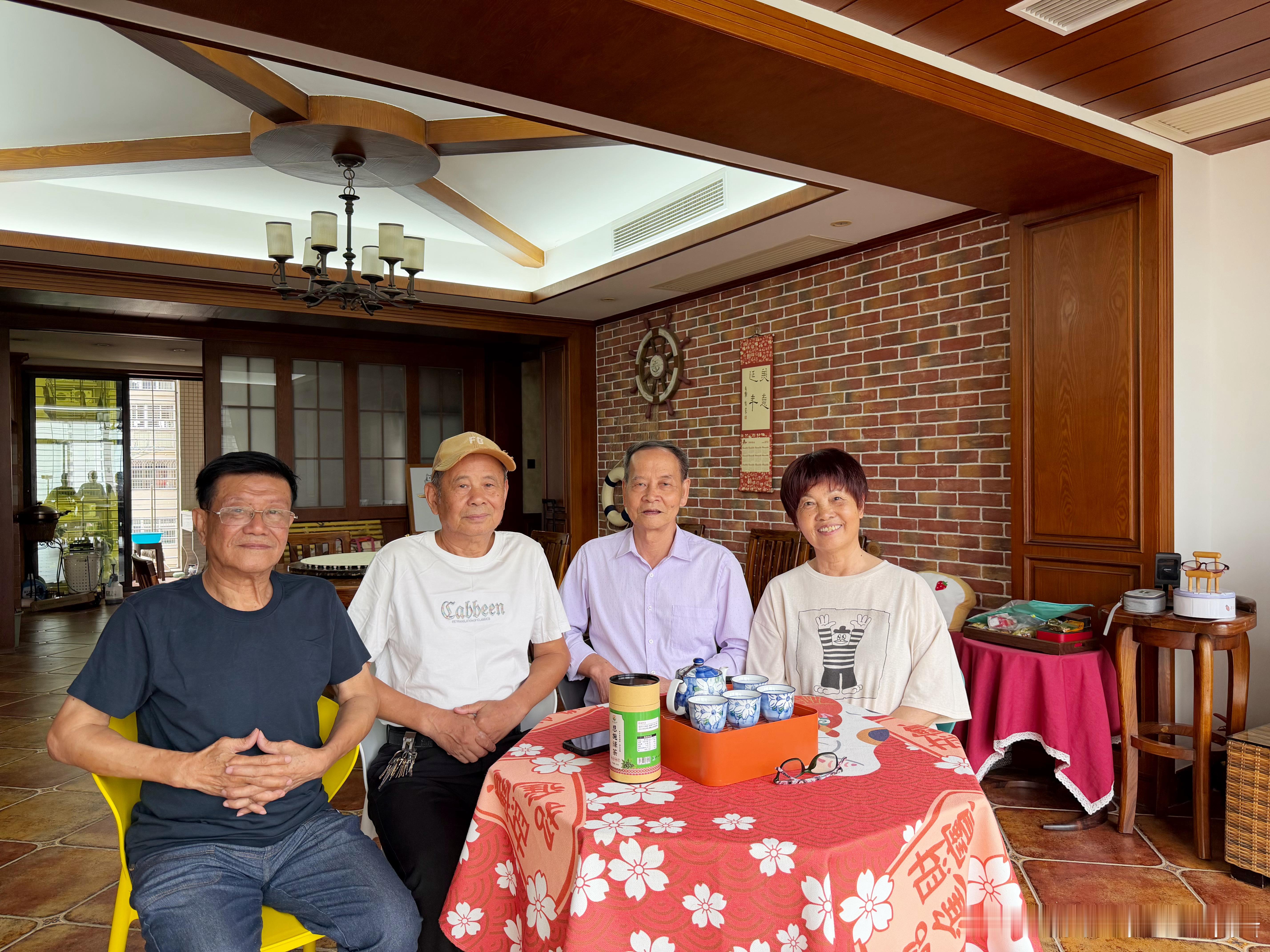 初中毕业六十周年今天的随笔是记录历史。昨天我把这张照片（妥妥的原片）发给初三一班