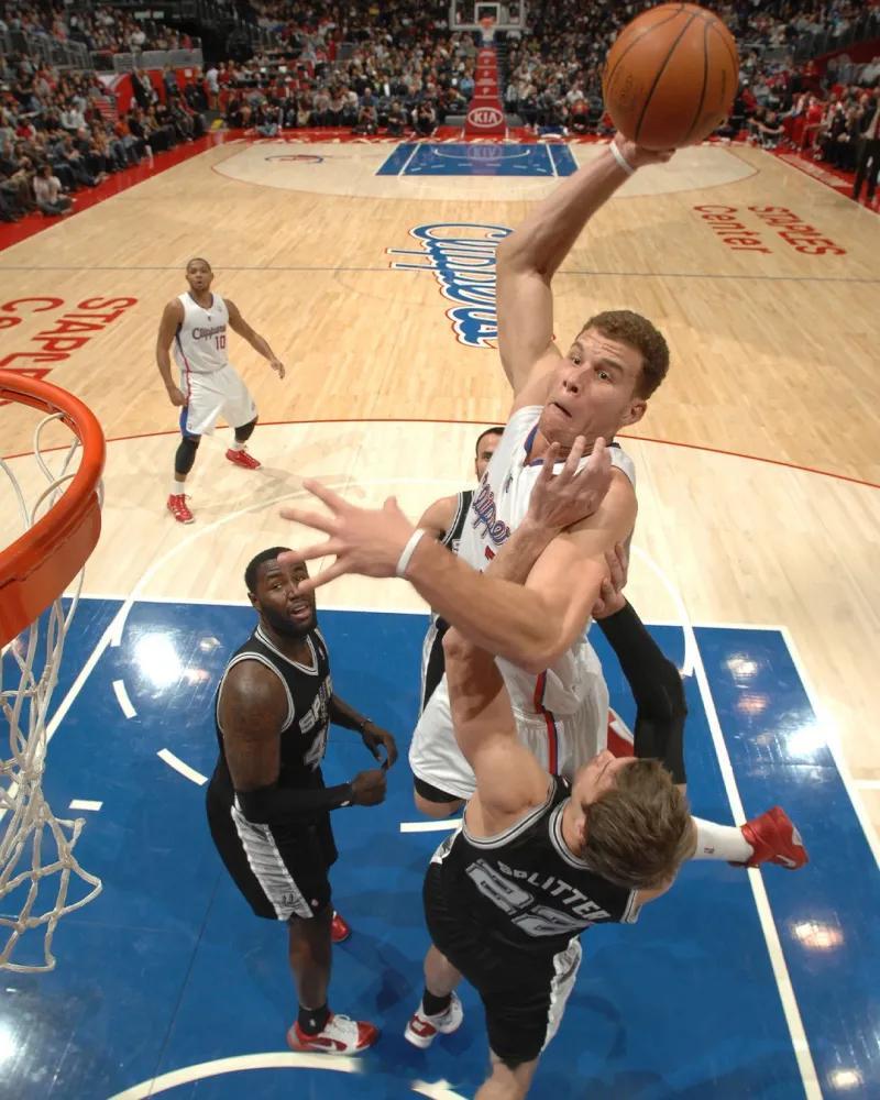 旧照载忆，眉目仍燃📸 SLAM更新社媒，晒出格里芬珍藏多年的旧照，一句配文恰如