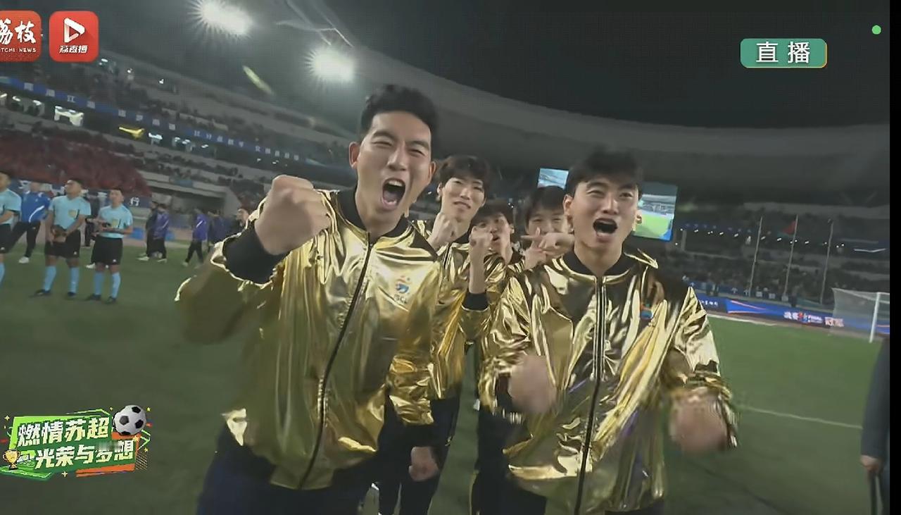苏超落幕了，冠军竟然是泰州队，这个从常规赛第六名，一路过关斩将冲到冠军。从最开始