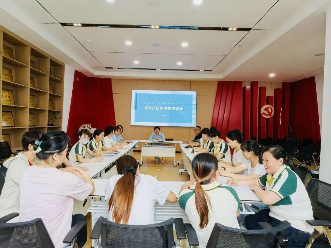 6月10日，汉台区铺镇中心幼儿园组织开展保育员工作专项考核。保育工作作为幼儿园“