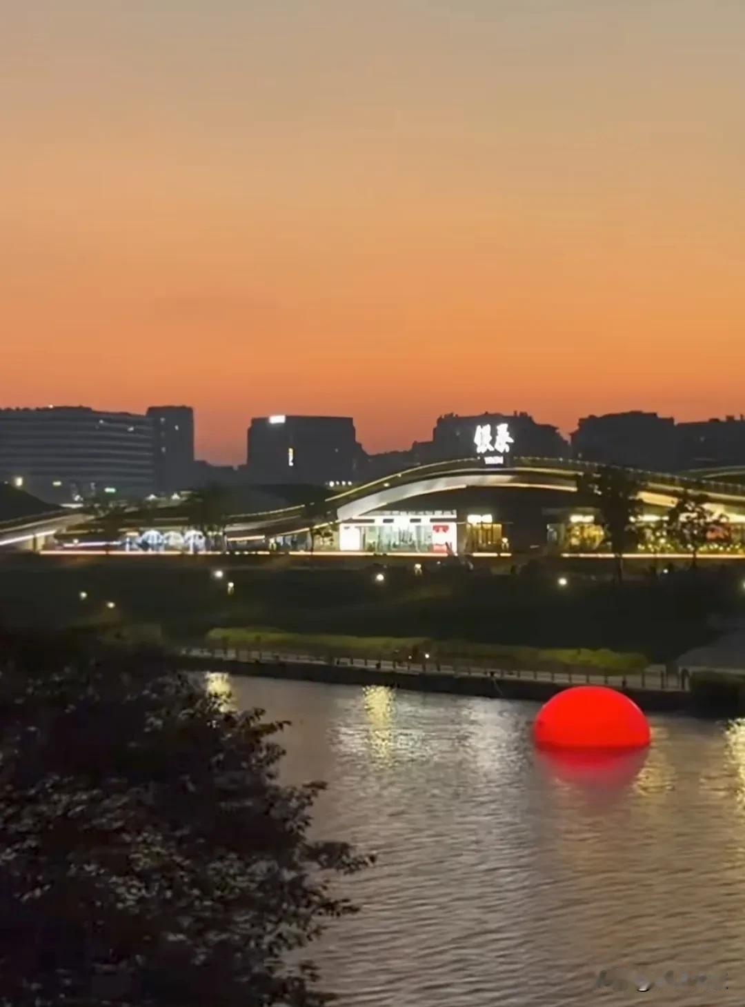 “遗憾的事情太多了，所以没关系，尽力就好。”“你的时间是有限的，所以不要浪费时间