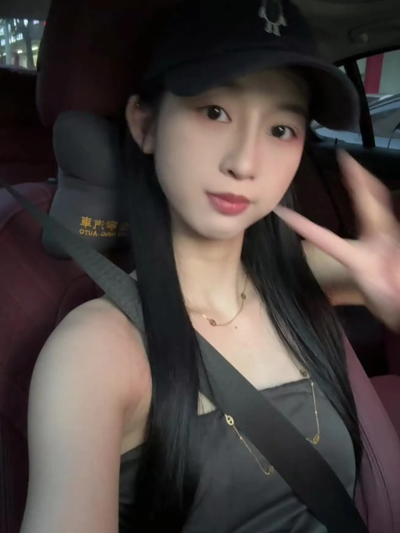 自始至终我一直觉得 爱一个人就只能爱一个 如果不是那就是不爱