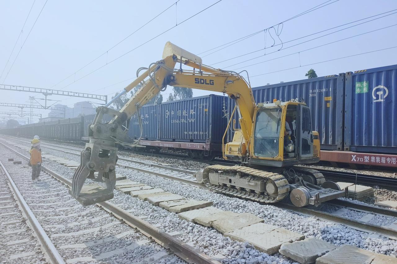 🔥 重磅！昌宏路下穿铁路工程，关键一战全胜！奋战800天，昆明昌宏路框架桥下穿