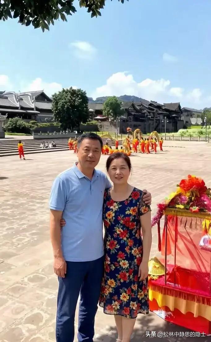 四十岁那年，陈桂兰亲手结束了第一段婚姻，独自带着上初中的儿子熬了整整两年。后来她