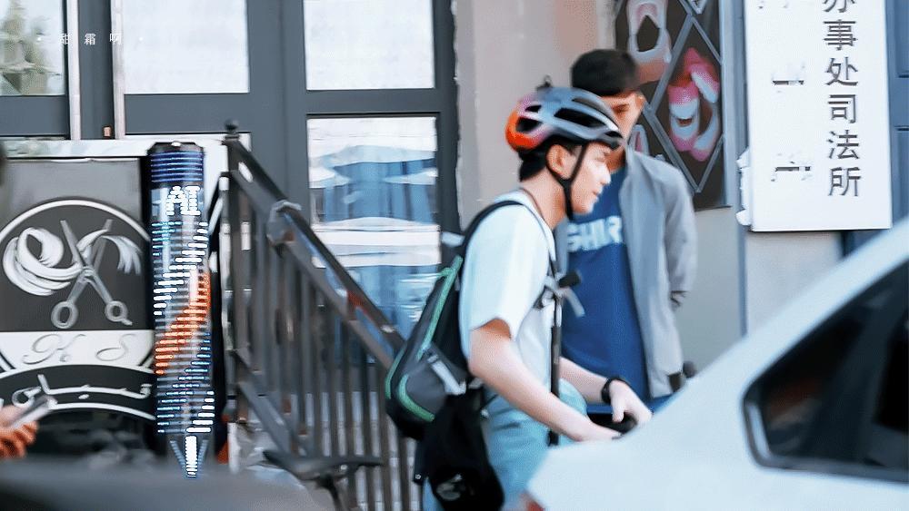 #吴磊在火山口看火山喷发##吴磊骑有此理火山视频预告#这辈子可能都没有机会去看火